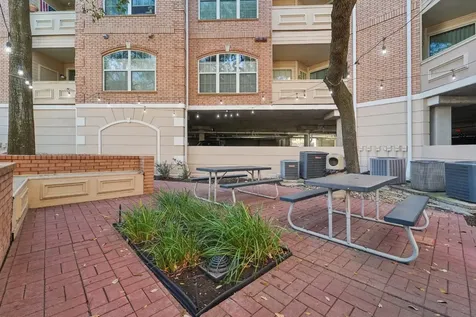 2111 Welch Street A318 Houston TX 77019