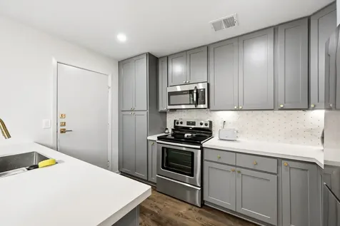 1116 Bering Drive 25 Houston TX 77057