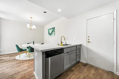 1116 Bering Drive 25 Houston TX 77057
