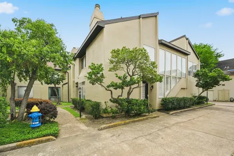 1116 Bering Drive 25 Houston TX 77057
