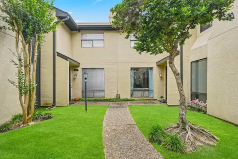 1116 Bering Drive 25 Houston TX 77057
