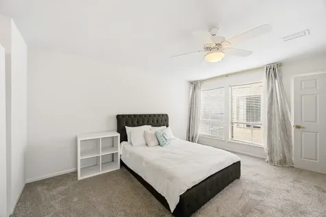 1116 Bering Drive 25 Houston TX 77057