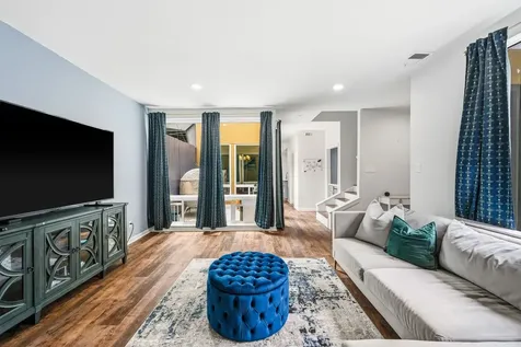 1116 Bering Drive 25 Houston TX 77057