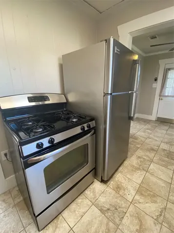939 1/2 Byrne Street Ga Houston TX 77009