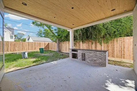 1050 W 42nd Street Houston TX 77018