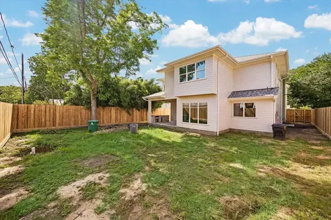 1050 W 42nd Street Houston TX 77018