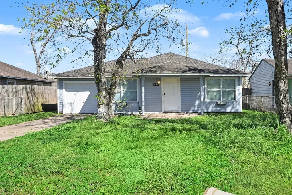 123 5th Street Brazoria TX 77422