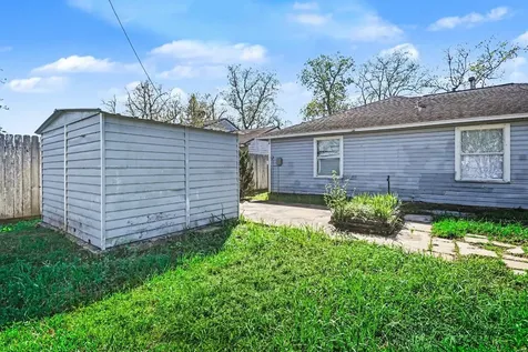 123 5th Street Brazoria TX 77422