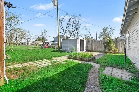 123 5th Street Brazoria TX 77422
