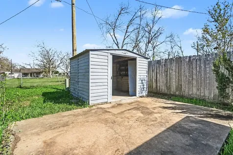 123 5th Street Brazoria TX 77422