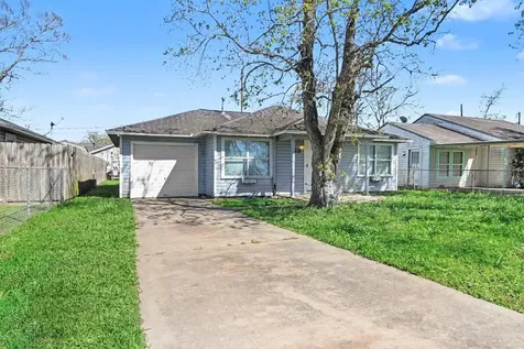 123 5th Street Brazoria TX 77422
