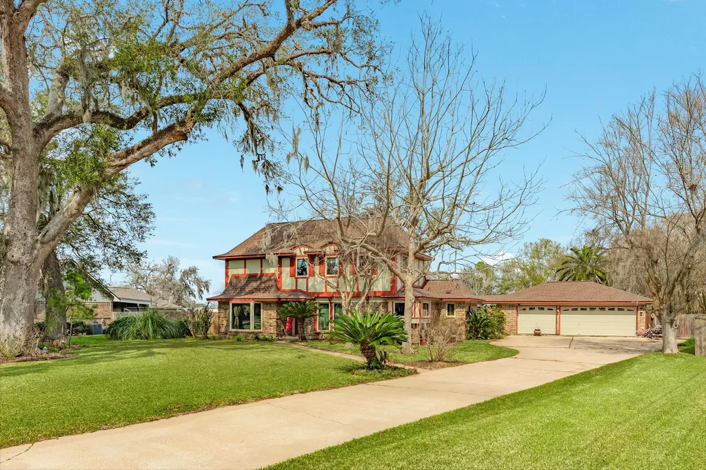 304 Arrowwood Street Lake Jackson TX 77566