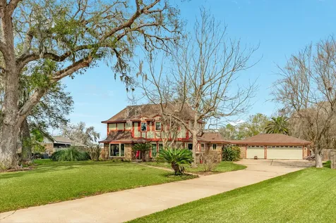 304 Arrowwood Street Lake Jackson TX 77566