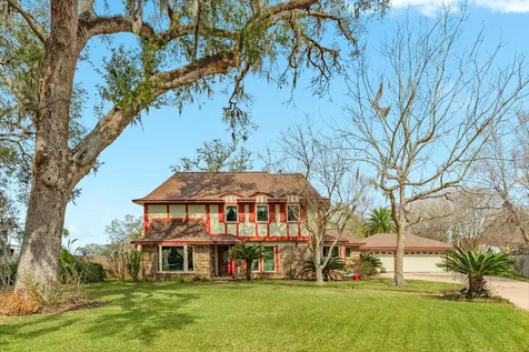 304 Arrowwood Street Lake Jackson TX 77566