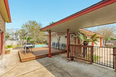304 Arrowwood Street Lake Jackson TX 77566