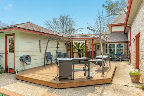 304 Arrowwood Street Lake Jackson TX 77566