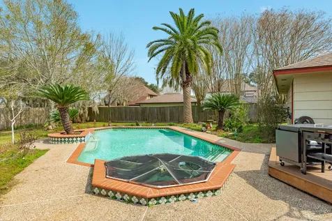 304 Arrowwood Street Lake Jackson TX 77566