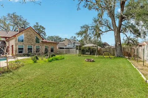 304 Arrowwood Street Lake Jackson TX 77566