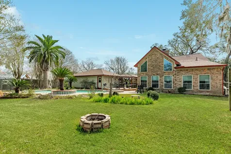 304 Arrowwood Street Lake Jackson TX 77566
