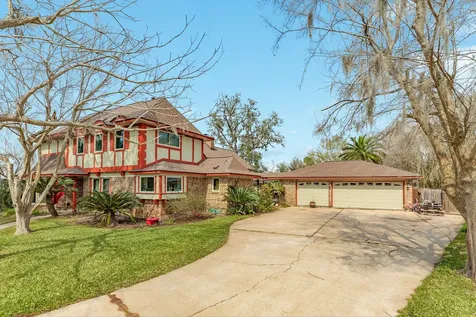 304 Arrowwood Street Lake Jackson TX 77566