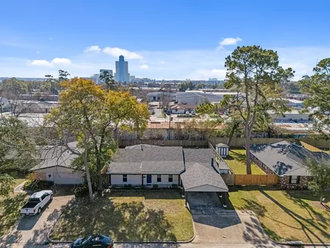 10151 Brinwood Drive Houston TX 77043