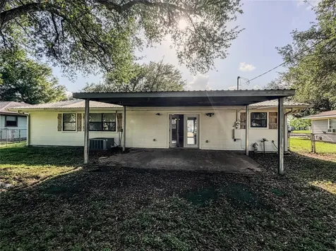 328 Paula Avenue Bridge City TX 77611