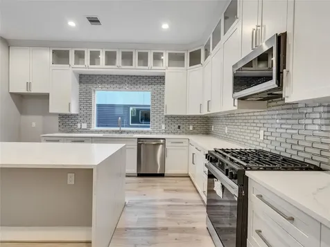 1122 W 16th Street D Houston TX 77008