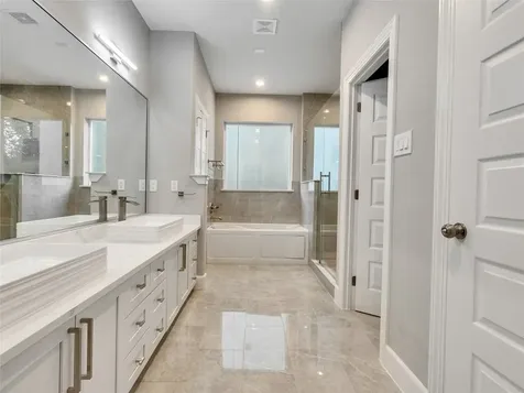 1122 W 16th Street D Houston TX 77008