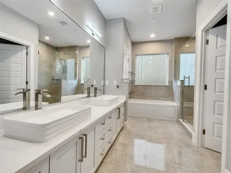 1122 W 16th Street D Houston TX 77008