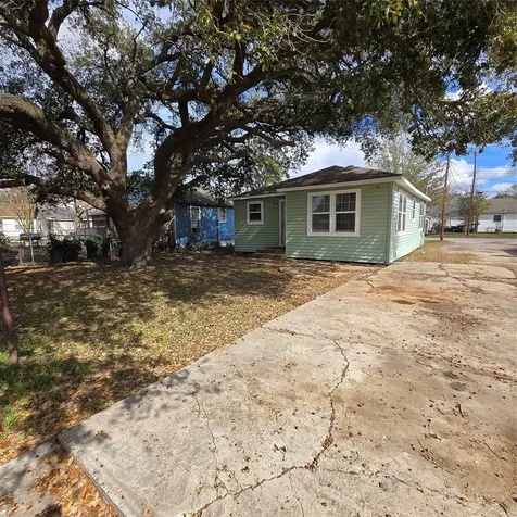 1003 Merchant Street El Campo TX 77437