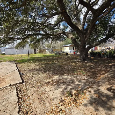 1003 Merchant Street El Campo TX 77437