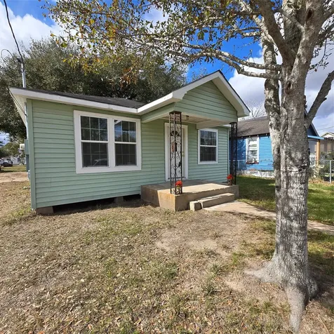 1003 Merchant Street El Campo TX 77437