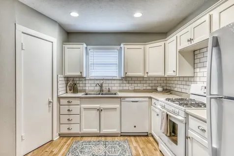 408 N Hunt Street Bellville TX 77418