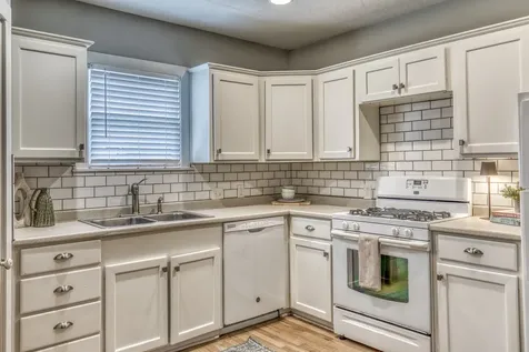 408 N Hunt Street Bellville TX 77418