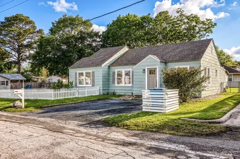 408 N Hunt Street Bellville TX 77418