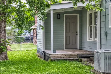 408 N Hunt Street Bellville TX 77418