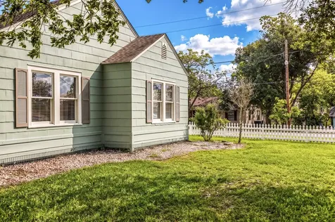 408 N Hunt Street Bellville TX 77418