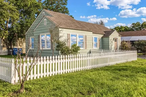 408 N Hunt Street Bellville TX 77418