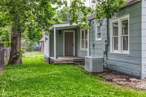 408 N Hunt Street Bellville TX 77418