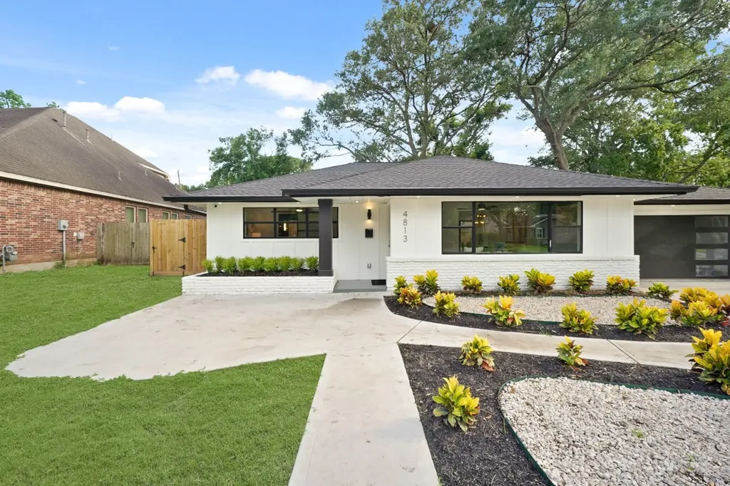 4813 Hummingbird Street Houston TX 77035