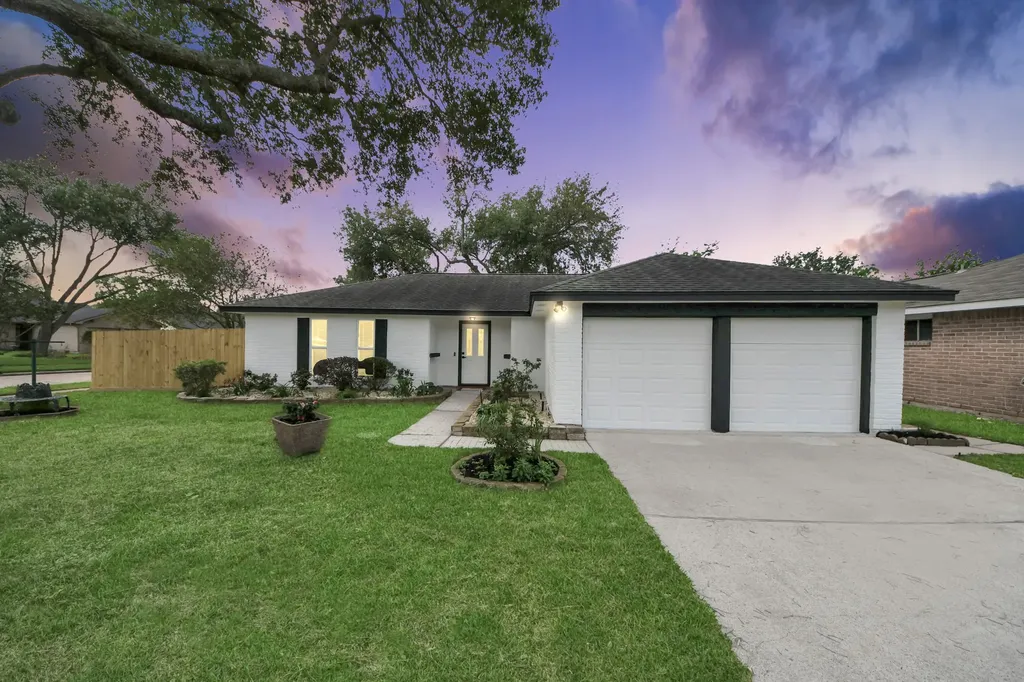 16222 Forest Bend Avenue Friendswood TX 77546