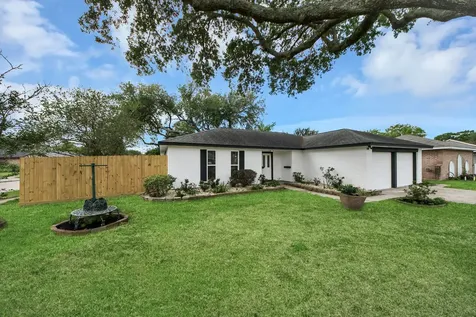16222 Forest Bend Avenue Friendswood TX 77546