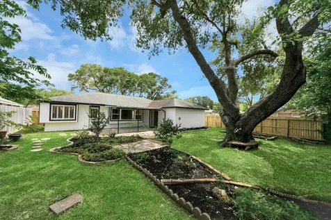 16222 Forest Bend Avenue Friendswood TX 77546