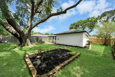 16222 Forest Bend Avenue Friendswood TX 77546