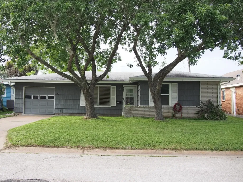 112 Tuna Street Galveston TX 77550