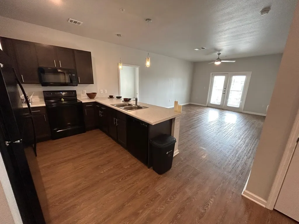 2136 W 34th Street 124 Houston TX 77018