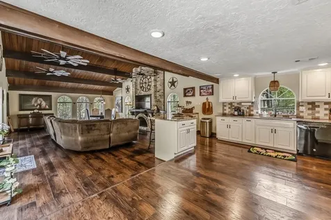 602 Rolling Hills Road Huntsville TX 77340