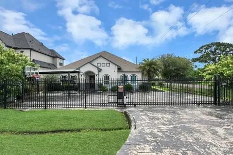 1202 Niagara Street Houston TX 77051
