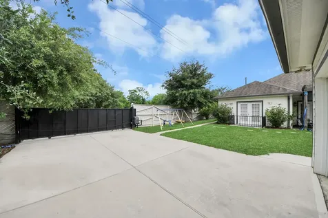 1202 Niagara Street Houston TX 77051