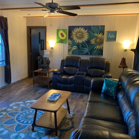 220 Acorn Livingston TX 77351